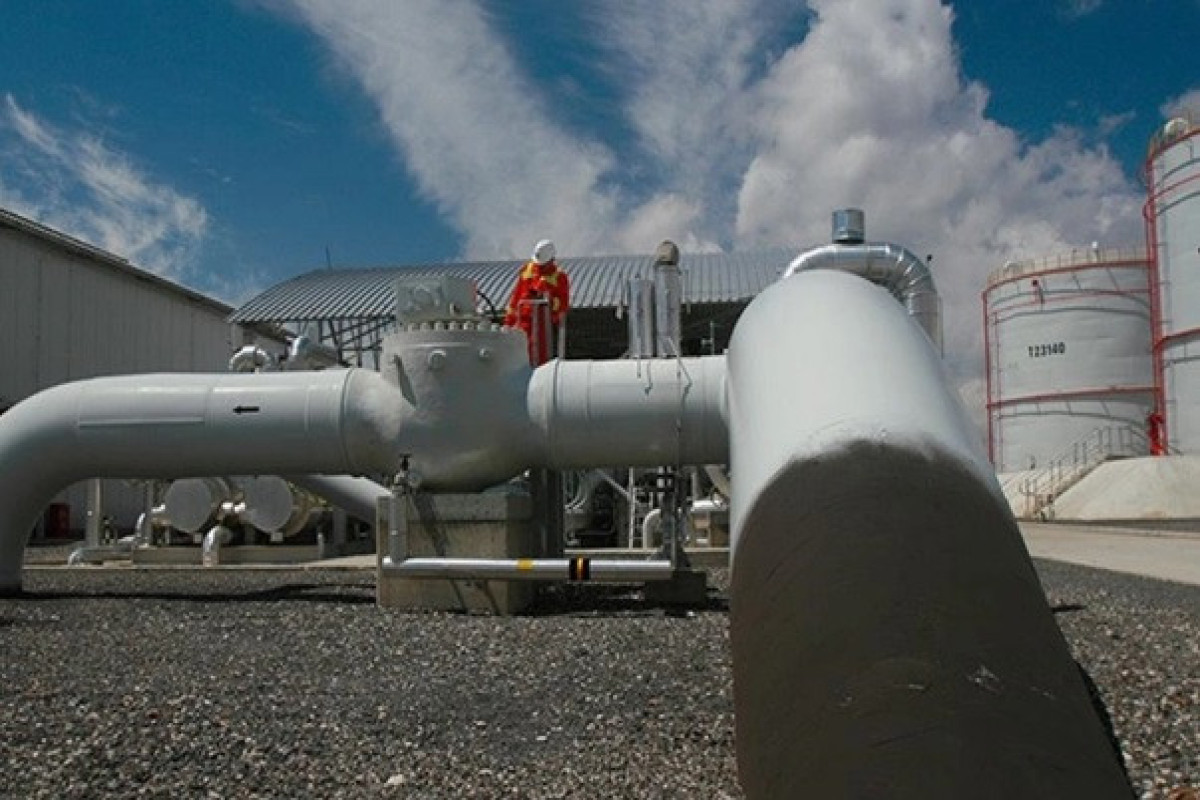 В поселке Джейранбатан произошла утечка на нефтепроводе-ВИДЕО 