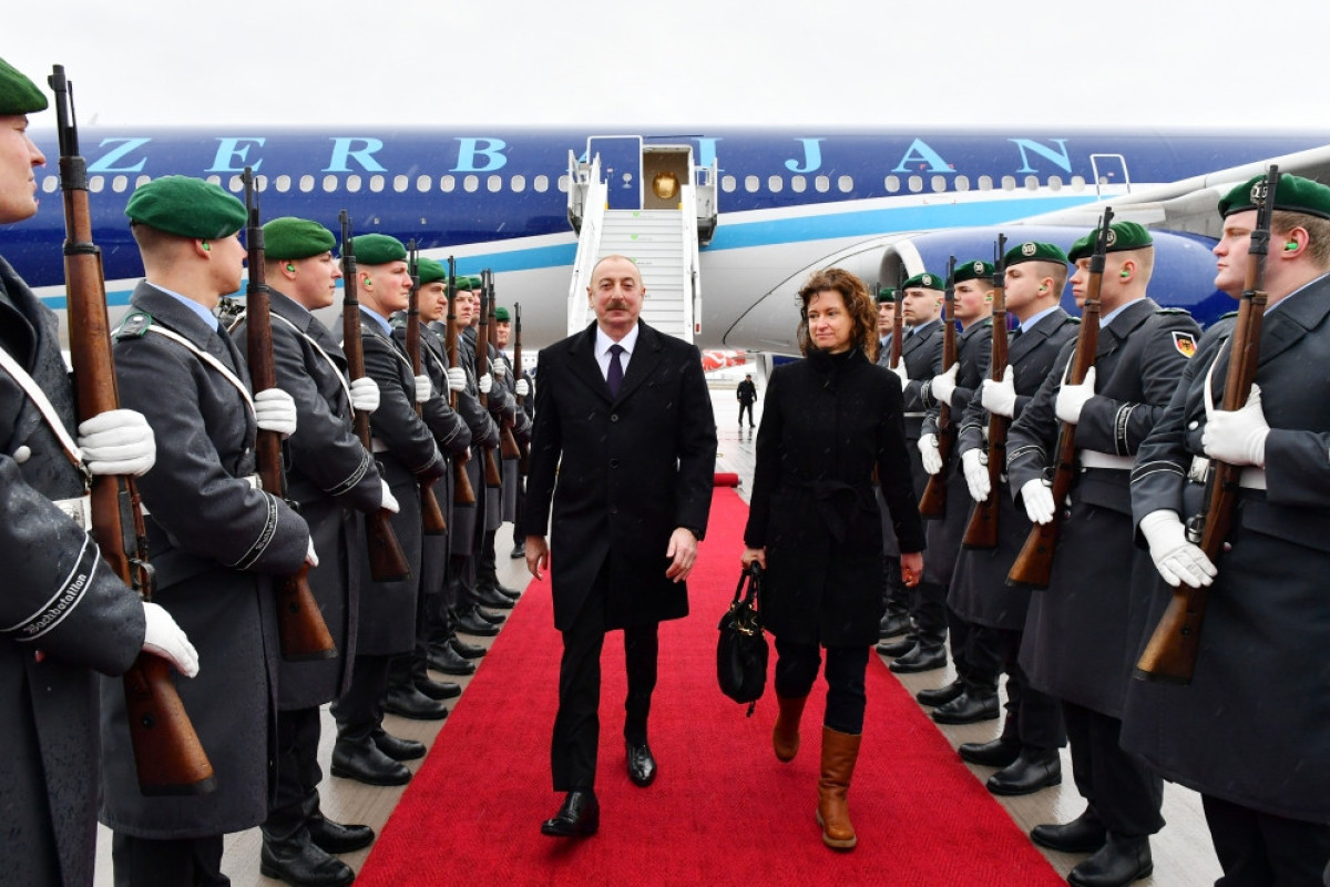 Президент Ильхам Алиев прибыл с рабочим визитом в Германию