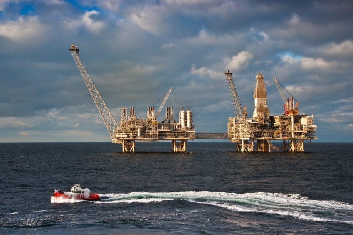 В Азербайджане добыча товарной нефти снизилась, а добыча товарного газа незначительно увеличилась