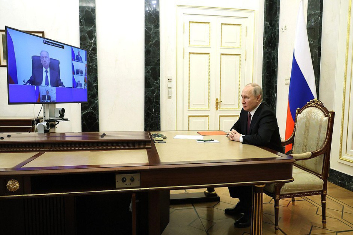 Путин провел оперативное совещание с членами Совбеза
