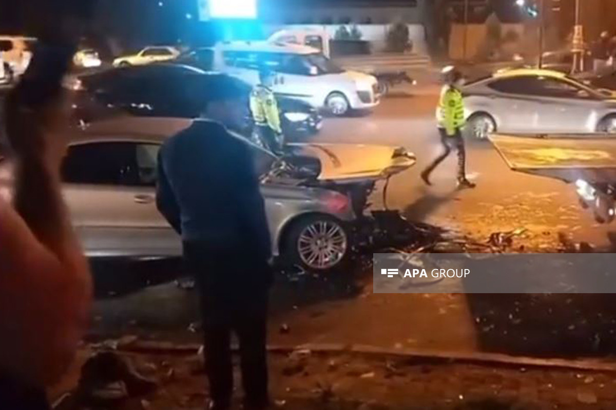 В Хатаинском районе Баку произошла авария, есть пострадавшие