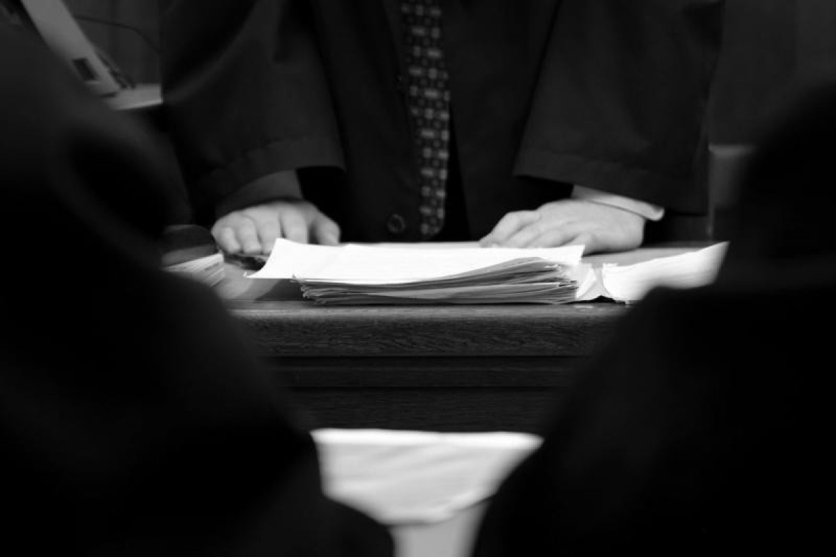 Обвиняемый в совершении убийства своей сестры 20 лет назад в Ордубаде мужчина не арестован