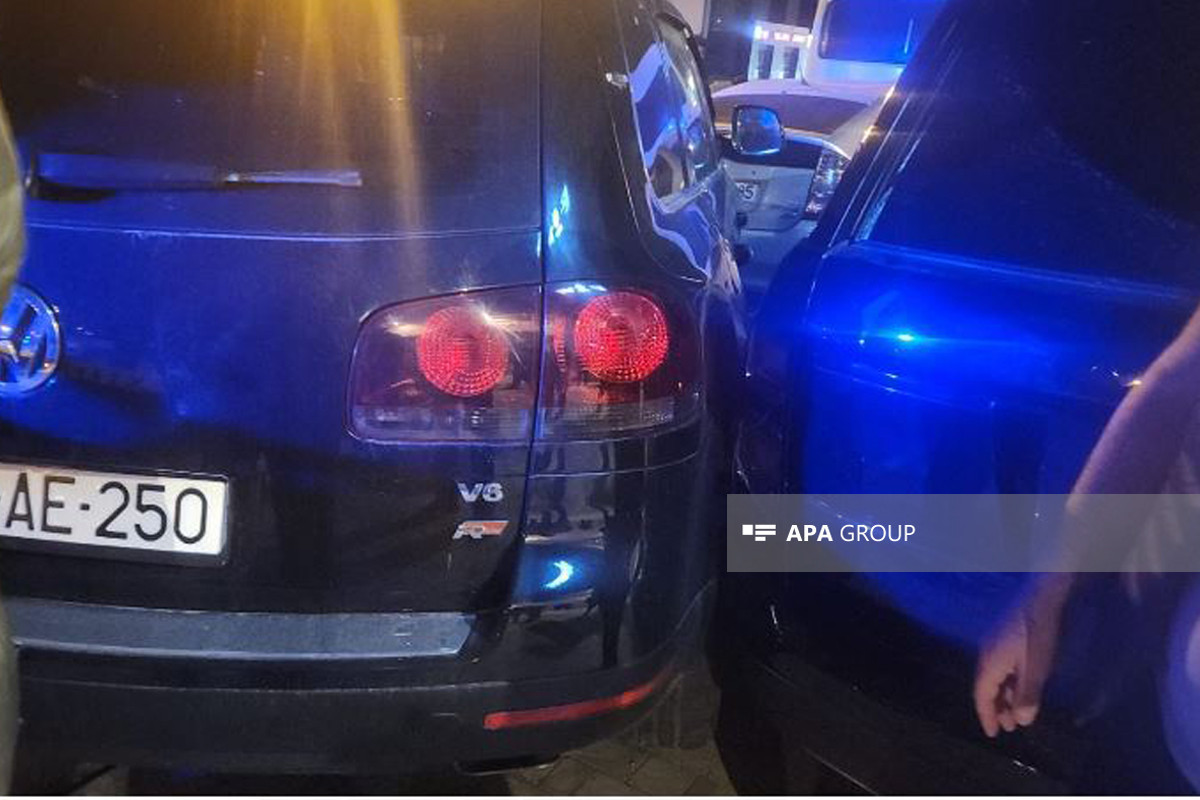 В Баку произошло массовое ДТП с участием пяти автомобилей, есть пострадавшие-ФОТО 