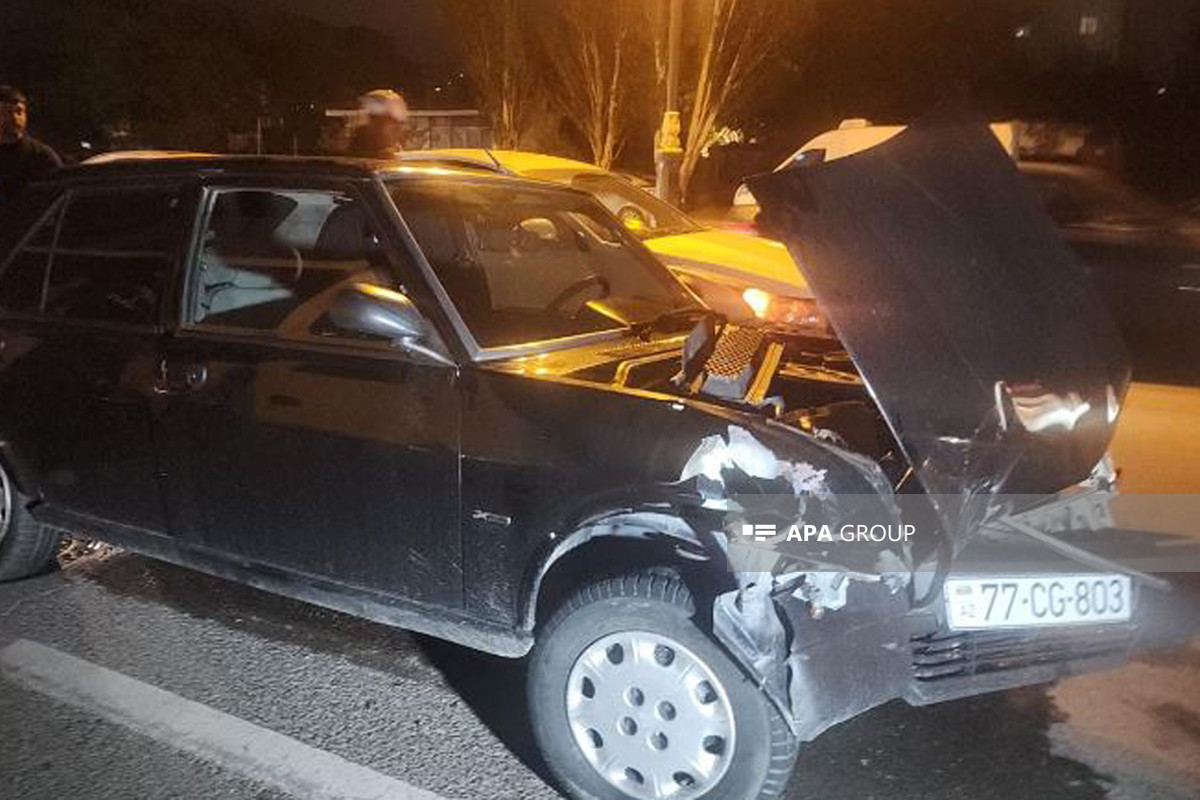 В Баку произошло массовое ДТП с участием пяти автомобилей, есть пострадавшие-ФОТО 