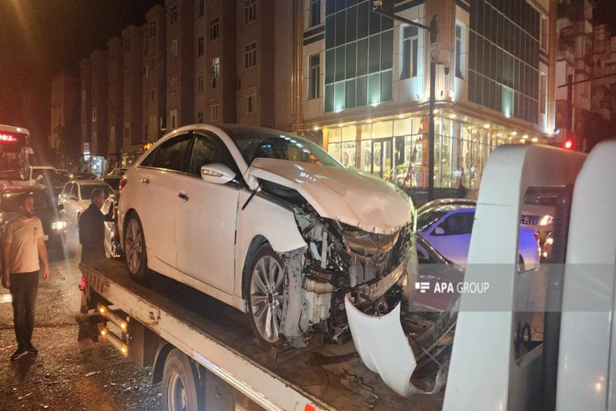 В Баку столкнулись 4 автомобиля, есть пострадавший-ФОТО 