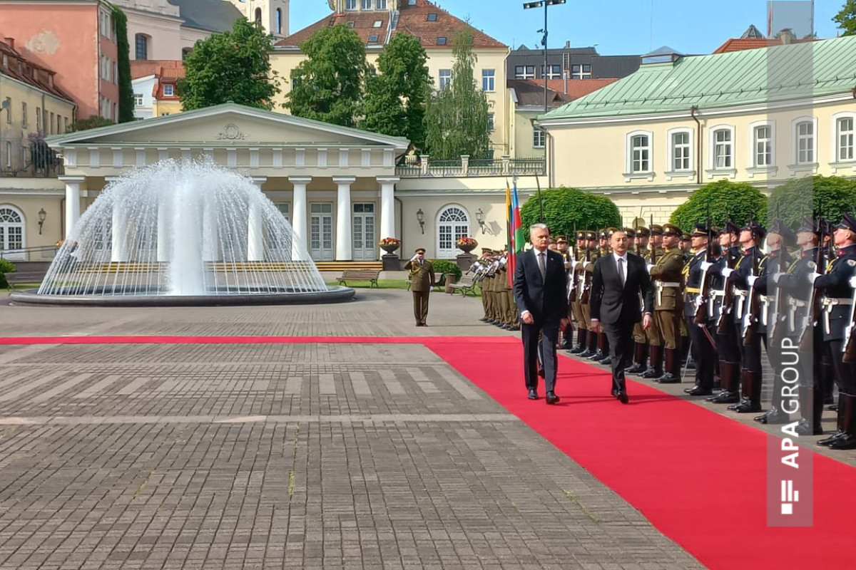 В Вильнюсе состоялась церемония официальной встречи Президента Ильхама Алиева