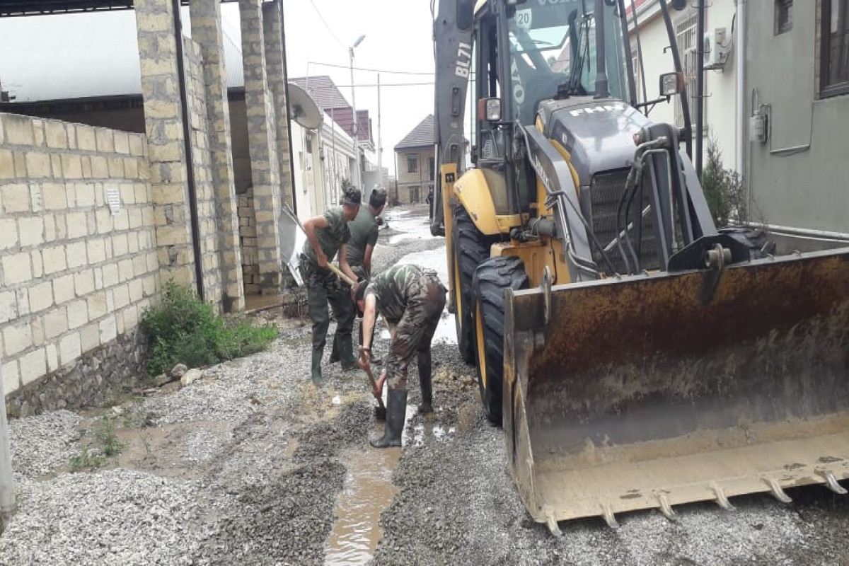 МЧС: В Гяндже продолжаются меры по устранению последствий проливных дождей - ВИДЕО 