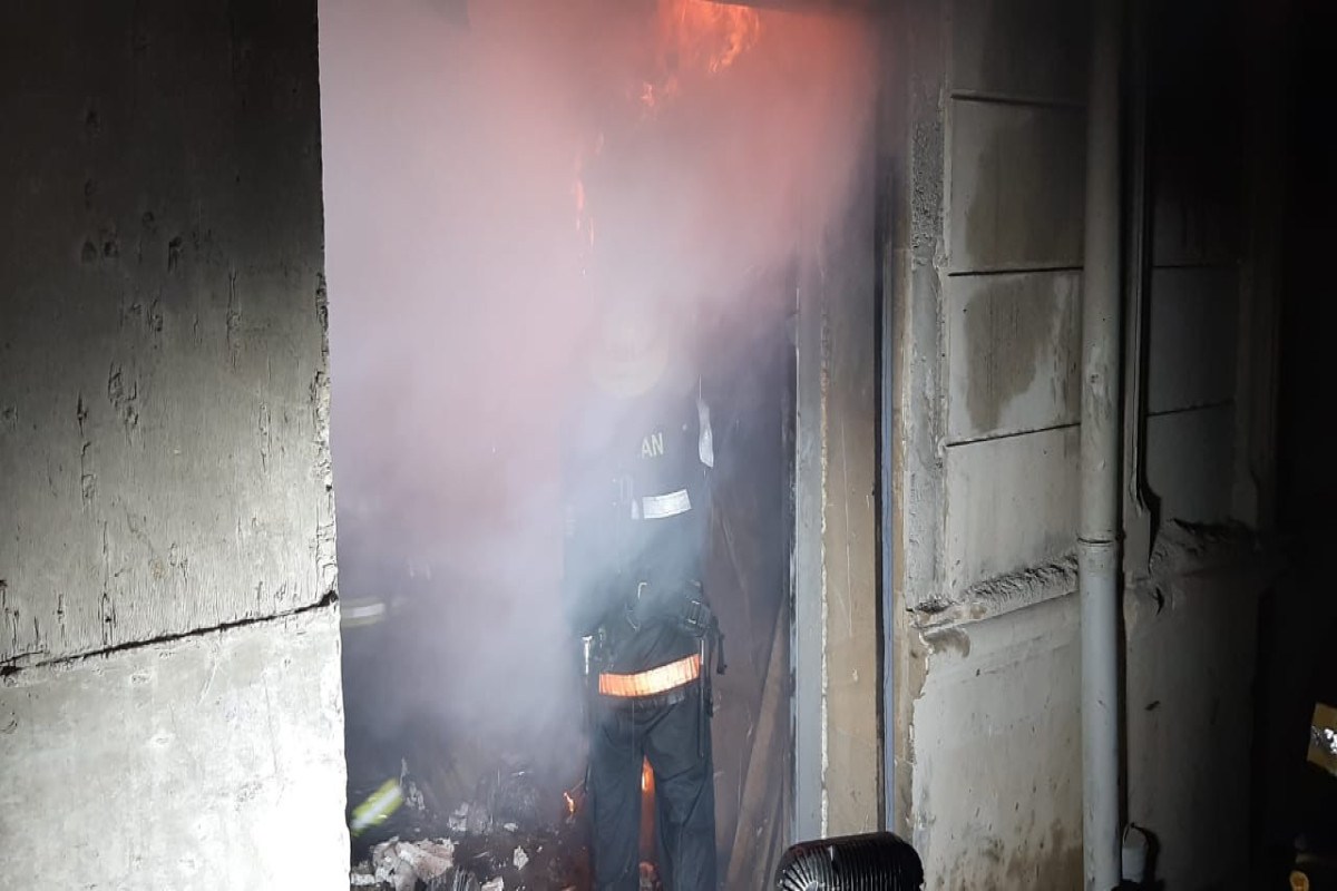 В Баку потушен пожар в жилом доме-ОБНОВЛЕНО -ФОТО 