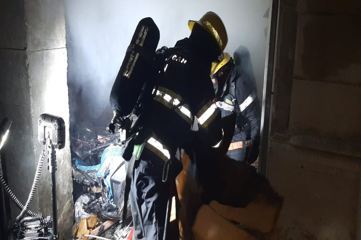 В Баку потушен пожар в жилом доме-ОБНОВЛЕНО -ФОТО 
