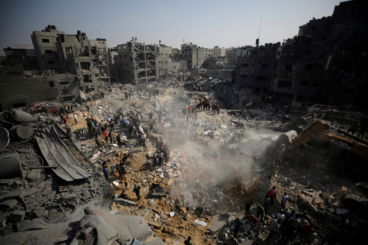 В результате атаки на лагерь беженцев в Газе погибли не менее 195 человек