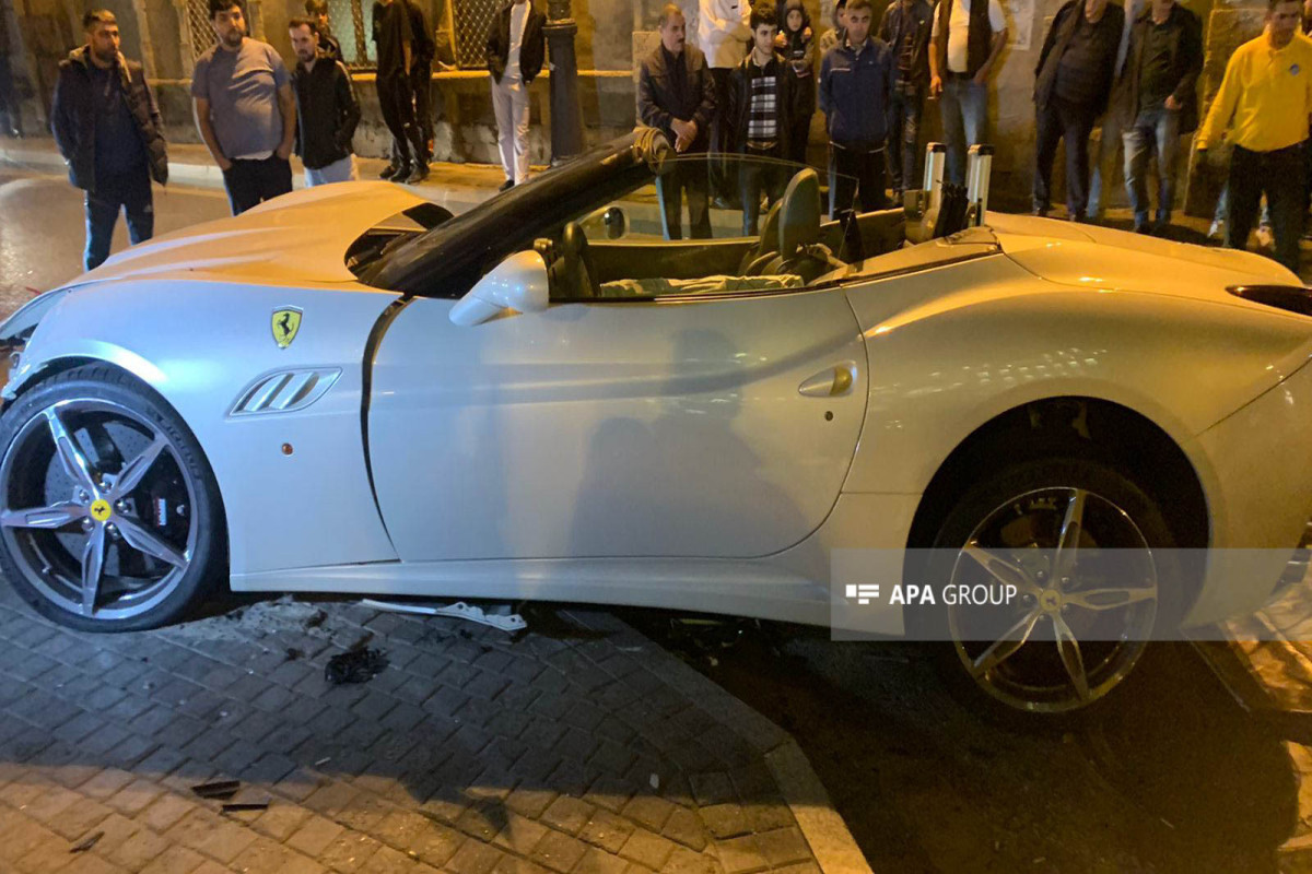 В Баку столкнулись автомобили марки «Prius» и «Ferrari», есть пострадавшие -ФОТО -ВИДЕО 