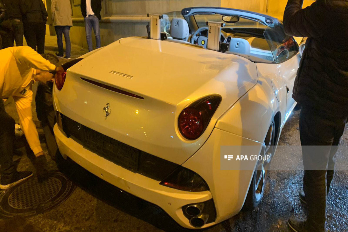 В Баку столкнулись автомобили марки «Prius» и «Ferrari», есть пострадавшие -ФОТО -ВИДЕО 
