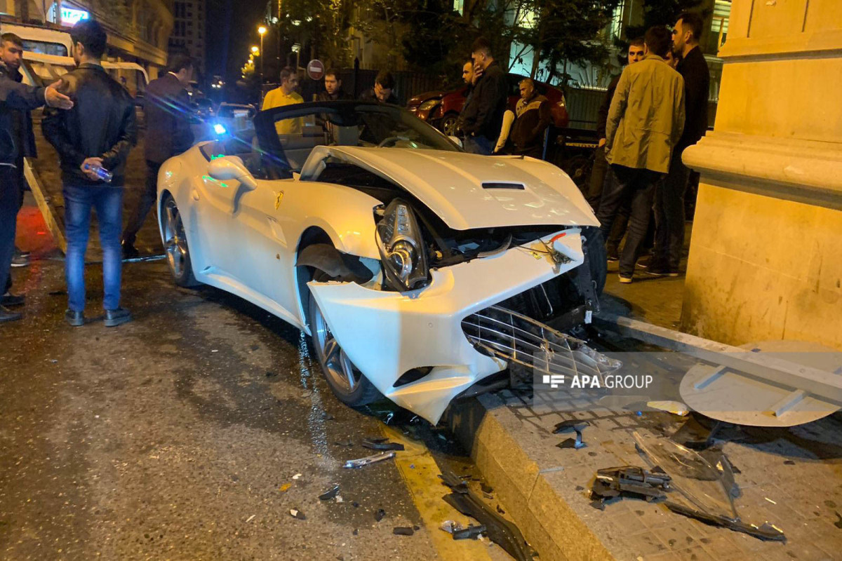 В Баку столкнулись автомобили марки «Prius» и «Ferrari», есть пострадавшие  -ФОТО-ВИДЕО