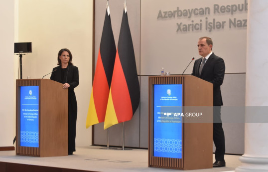 Джейхун Байрамов, Анналена Бербок