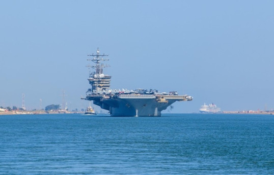 Авианосец США Dwight Eisenhower прибыл на Ближний Восток