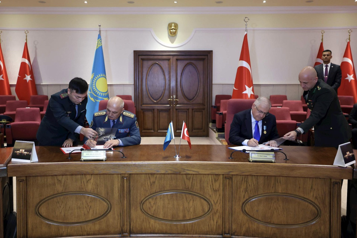 Министры обороны Турции и Казахстана подписали документ о военном сотрудничестве