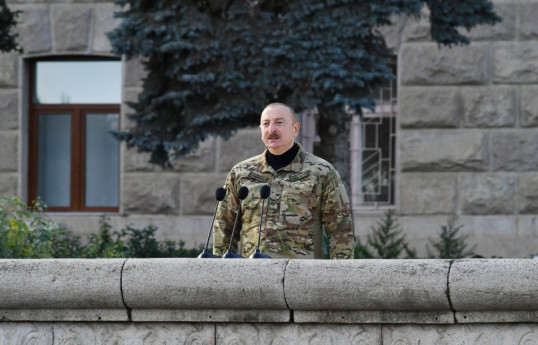 Президент Ильхам Алиев поздравил азербайджанский народ с Днем Победы