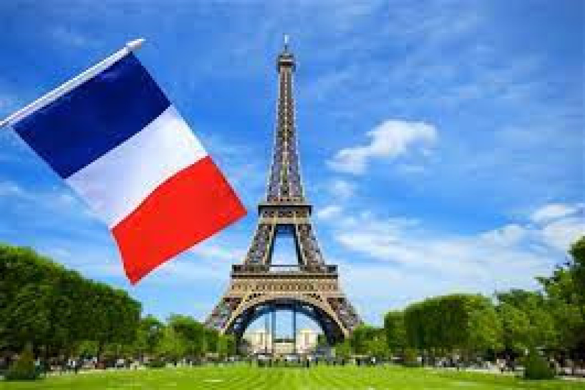 СМИ: Во Франции десятки школ эвакуировали из-за ложных угроз минирования