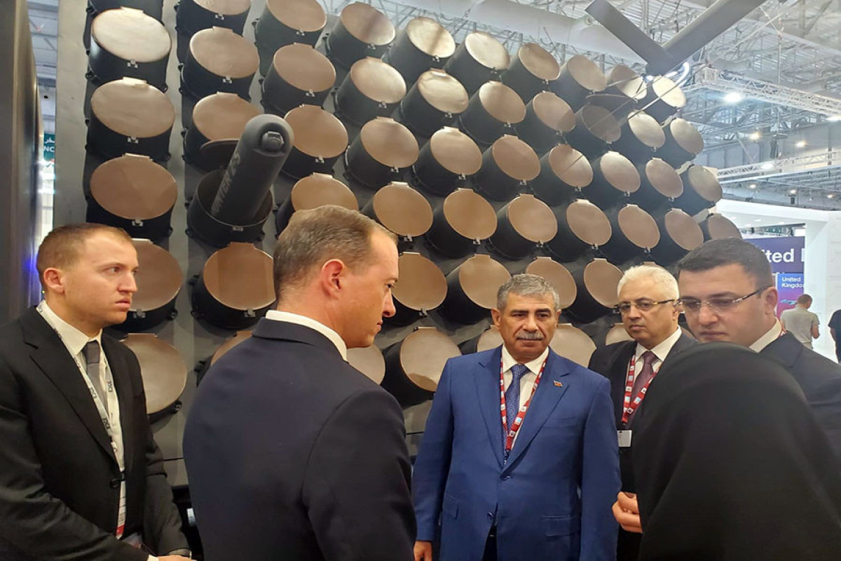 Глава Минобороны Азербайджана обсудил с главой дубайской компании военно-техническое сотрудничество