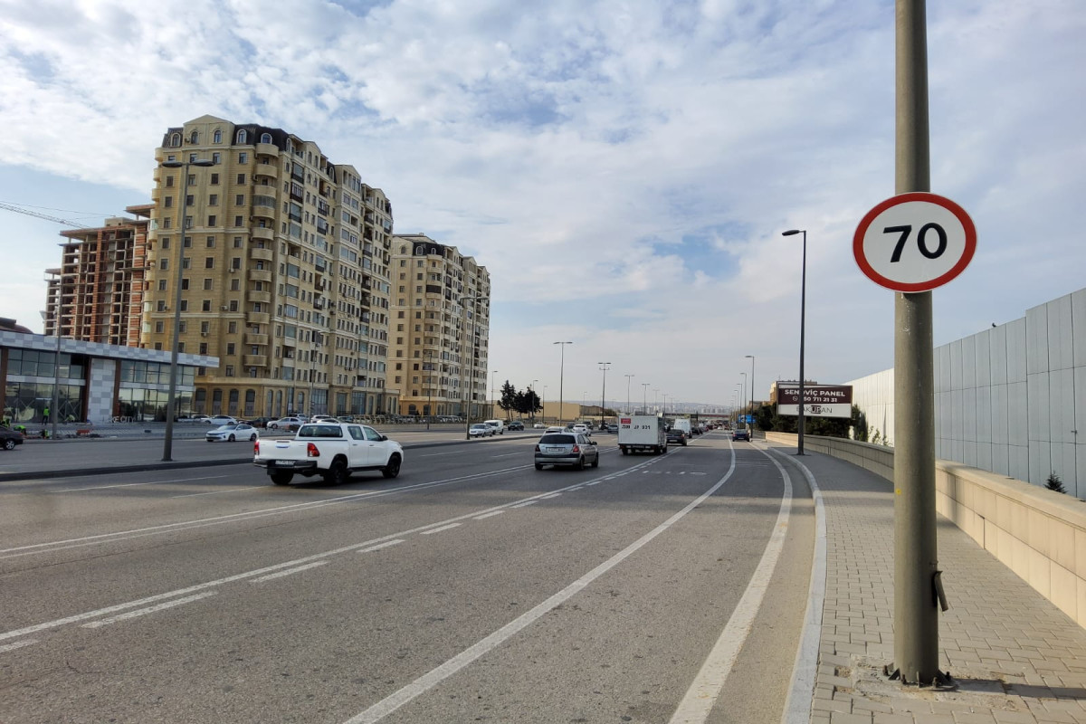 Снижена скорость движения на одном из проспектов Баку