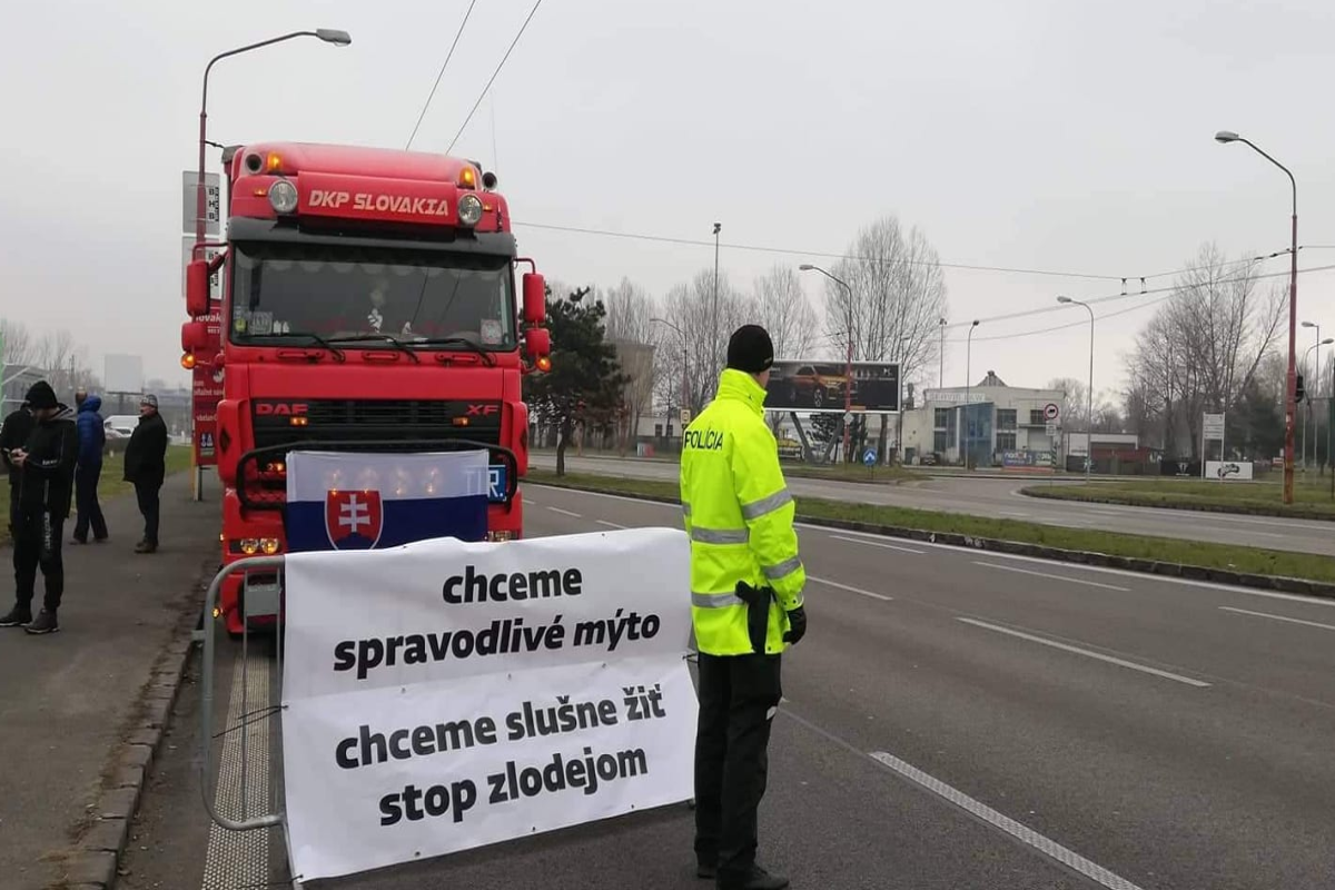 Словацкие перевозчики провели часовую блокаду КПП на границе с Украиной