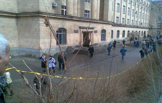 Во взрыве в Ереванском госуниверситете есть погибший и раненые - ОБНОВЛЕНО -ВИДЕО 