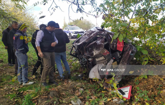 В Азербайджане столкнулись два автомобиля, пострадали два человека