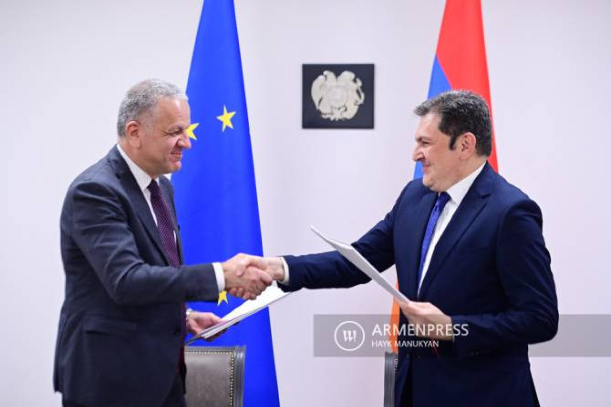 Ереван и Брюссель подписали соглашение о статусе миссии ЕС на границе с Азербайджаном
