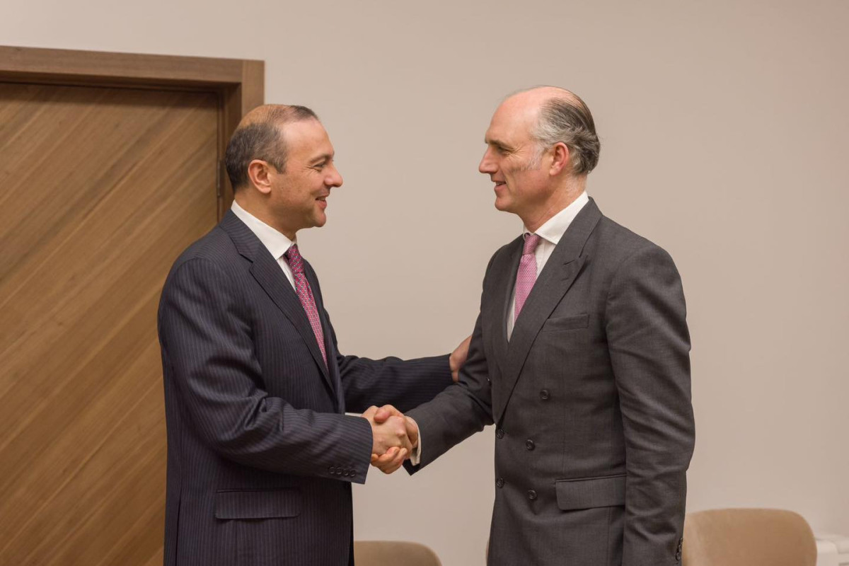 Лео Докерти встретился в Ереване с секретарем Совбеза Армении