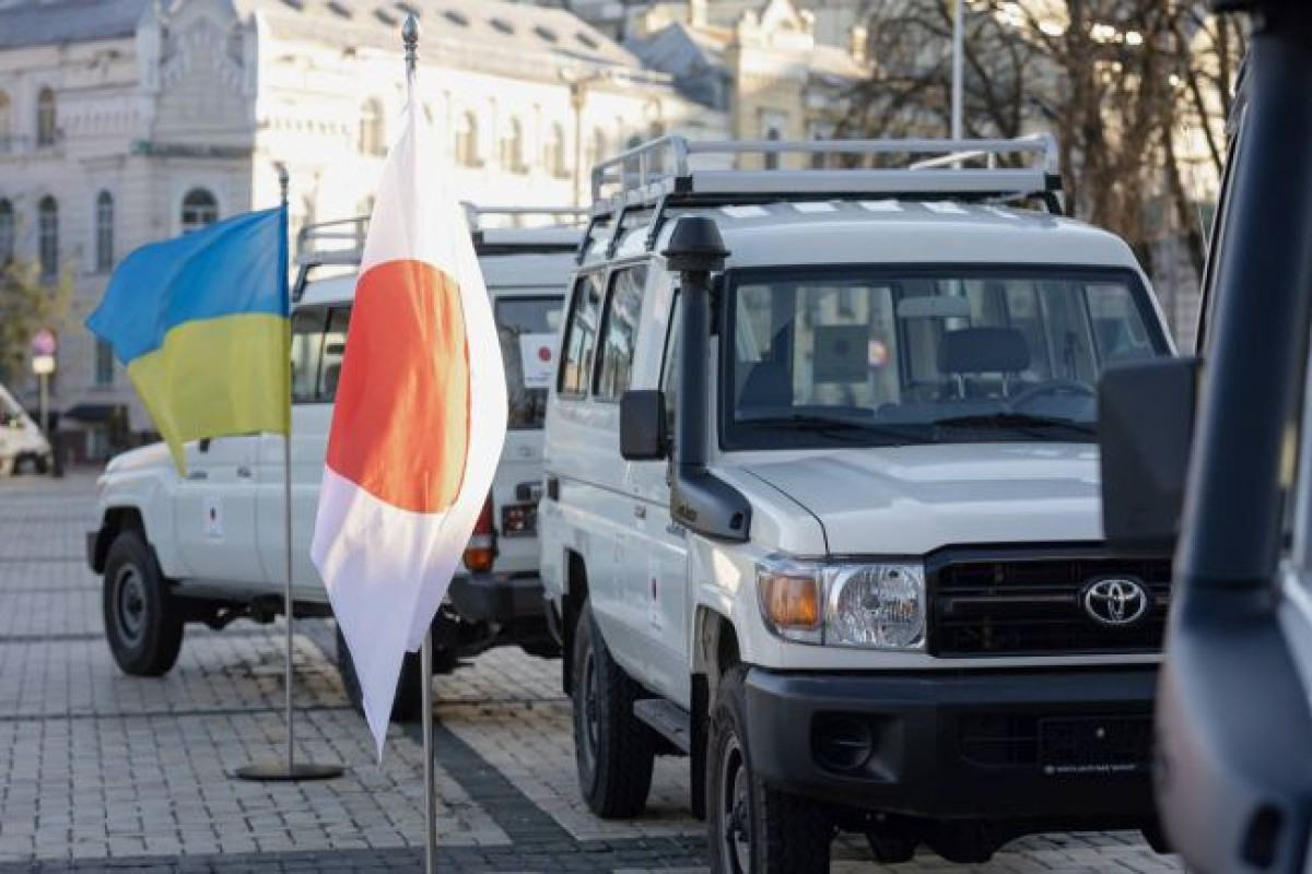 Япония передала Украине спецмашины и оборудование для разминирования