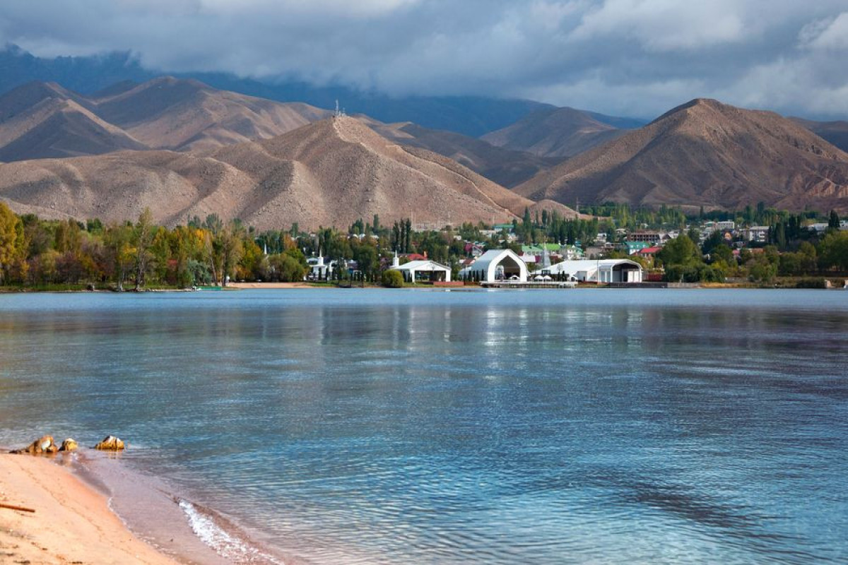 Азербайджан построит 5-звездочный отель на берегу озера Иссык-Куль