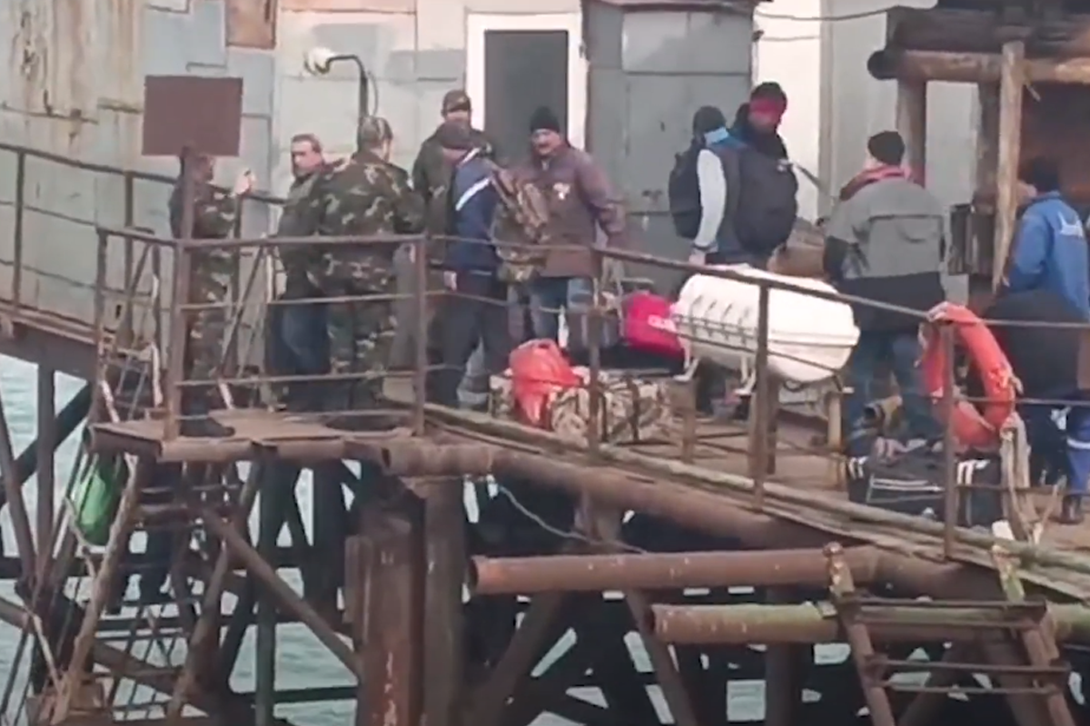МЧС Азербайджана эвакуировало с моря 26 человек - ВИДЕО 