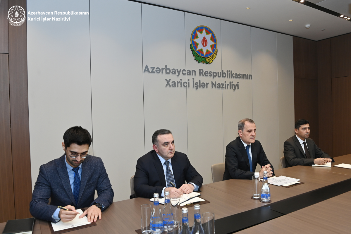 Глава МИД Азербайджана принял посла Катара по случаю завершения его дипломатической деятельности