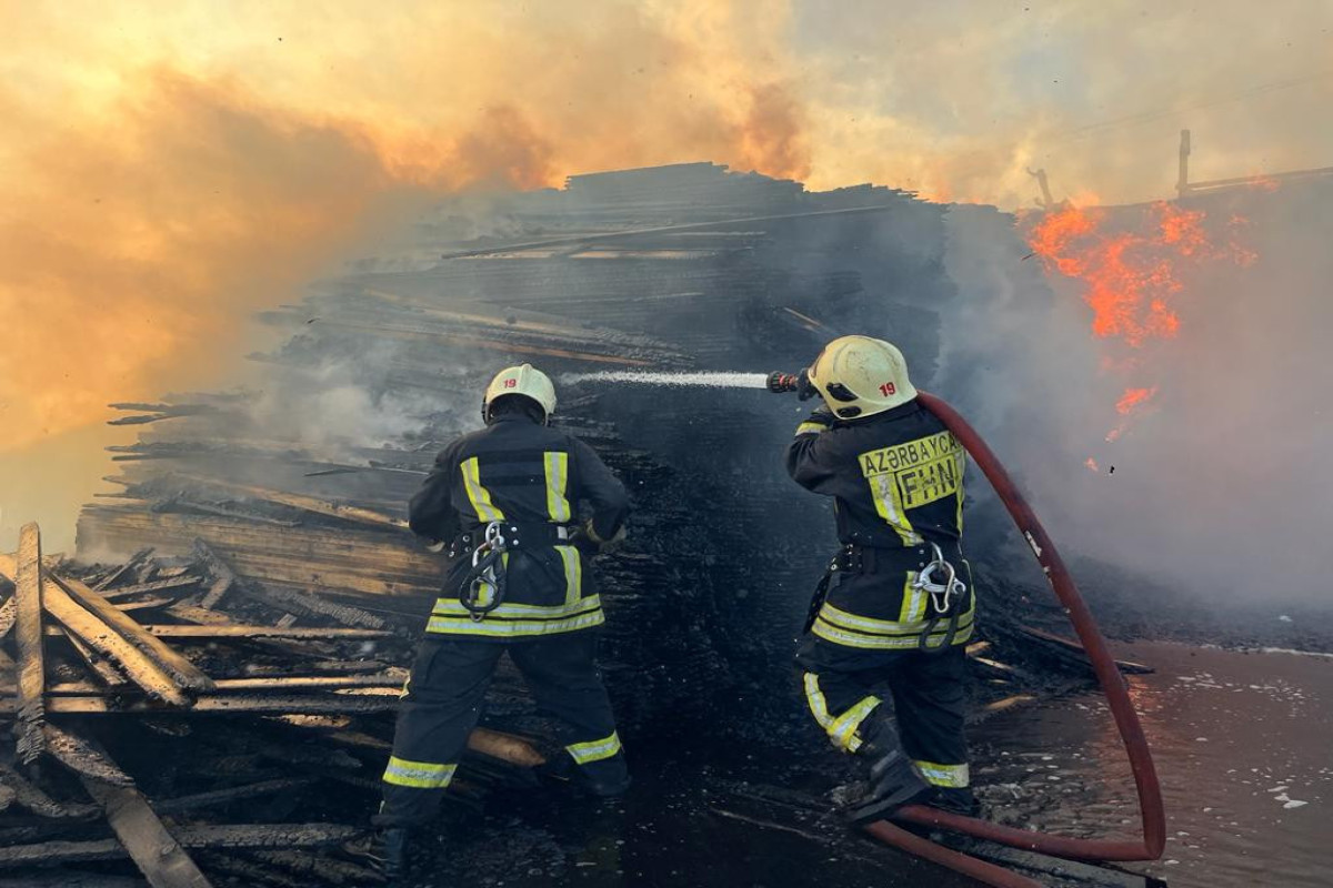 Источники открытого огня на рынке стройматериалов в Баку потушены-ВИДЕО-ОБНОВЛЕНО-1 