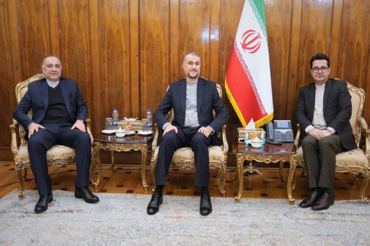 Министр иностранных дел Ирана встретился с послами своей страны в Азербайджане и Армении