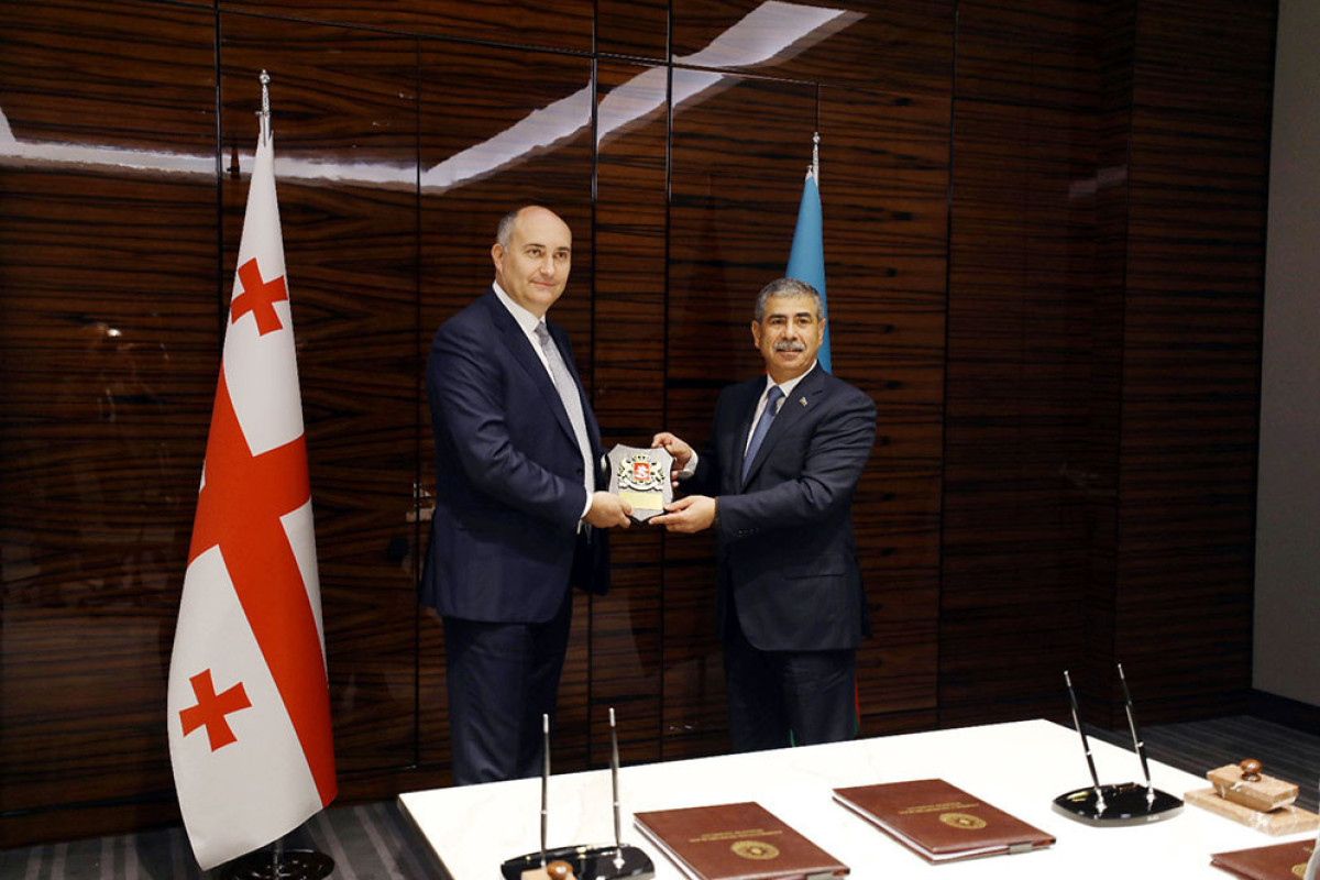 Министр обороны Грузии поздравил Закира Гасанова с восстановлением территориальной целостности Азербайджана