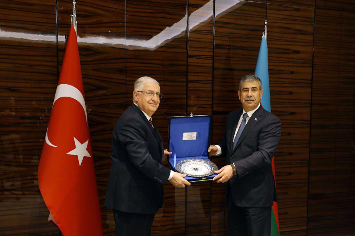 Министры обороны Азербайджана и Турции провели встречу