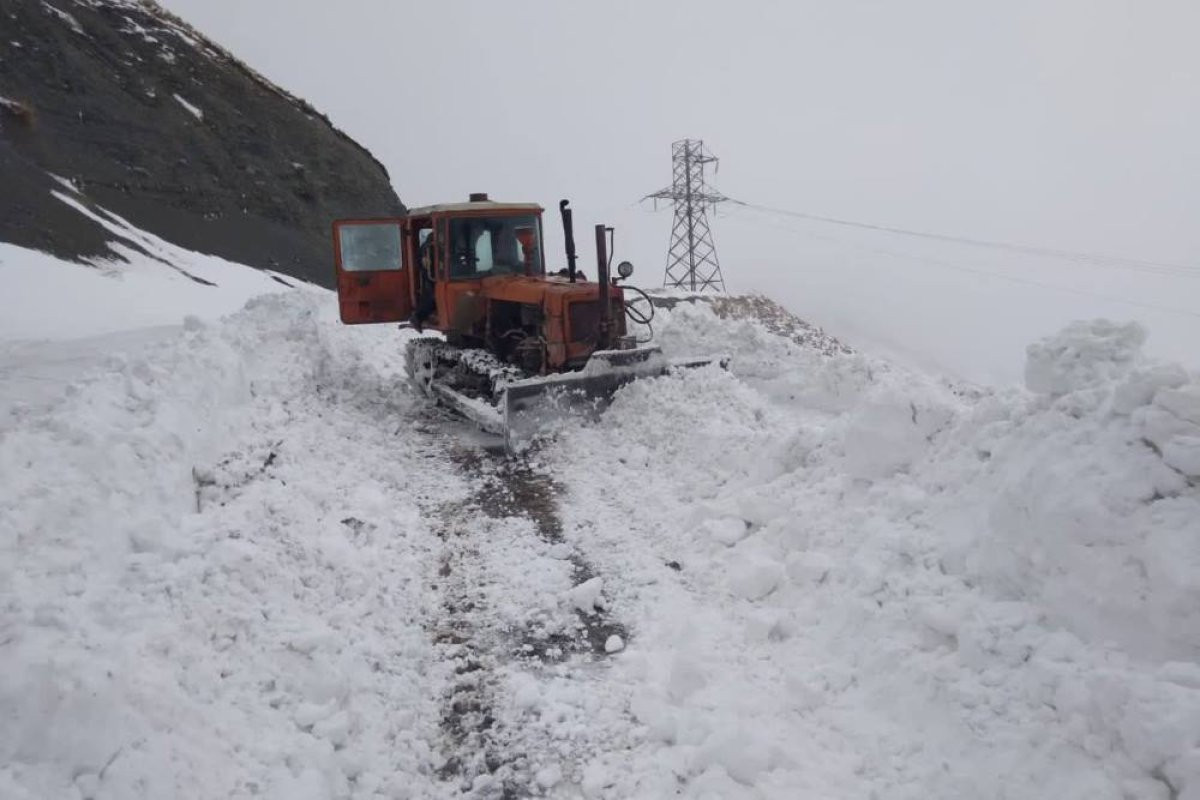 В Дагестане две республиканские дороги закрыли из-за снегопада