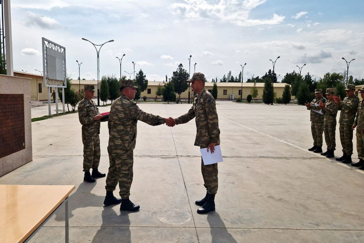 Группа военнослужащих, завершивших срок службы, уволена в запас -ВИДЕО 
