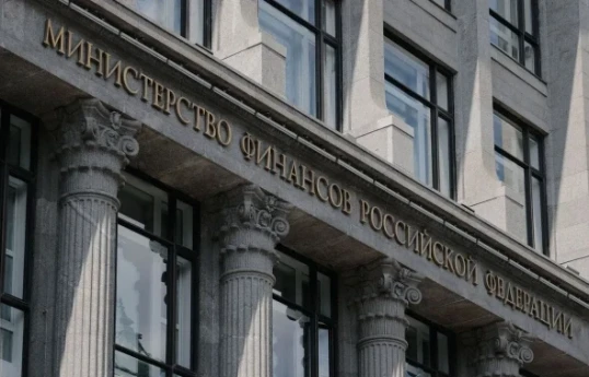 Власти России решили поднять взнос за уход из страны до 15%