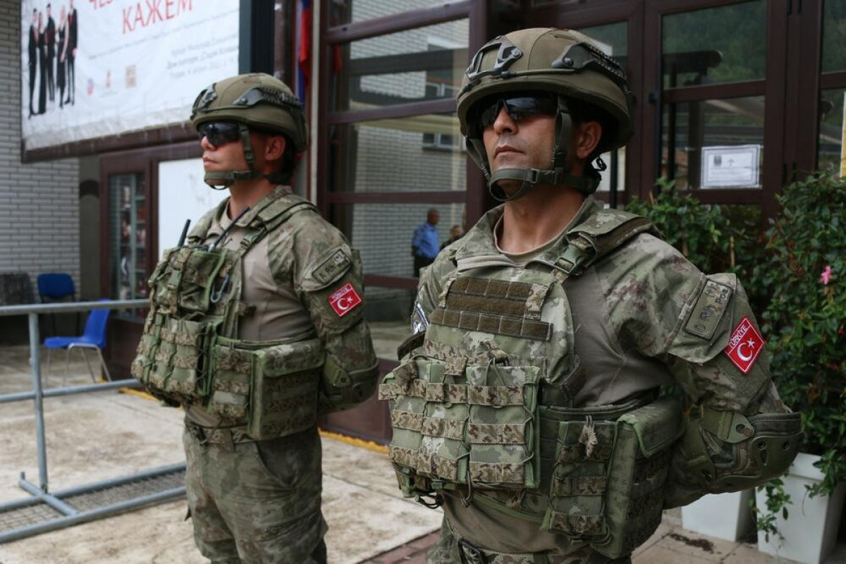 Турецкий генерал принял командование Силами НАТО для Косова
