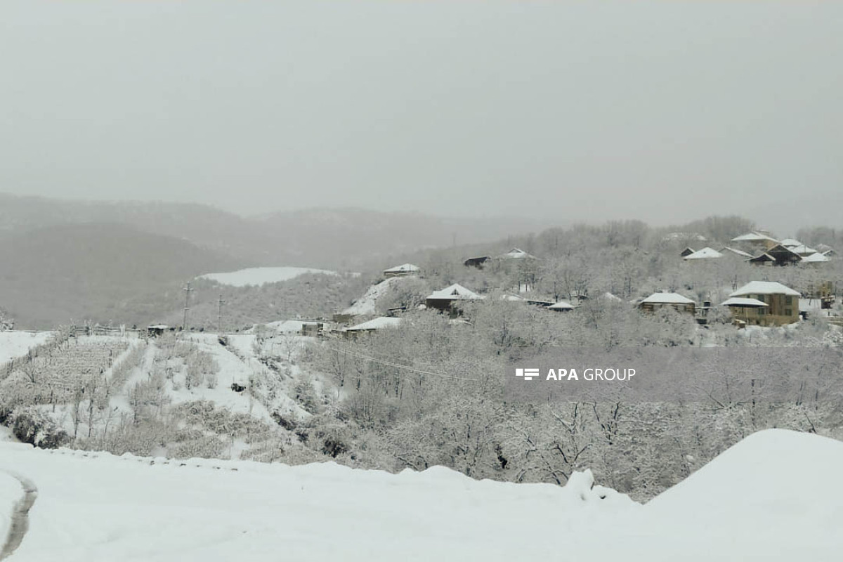На севере Азербайджана выпал снег