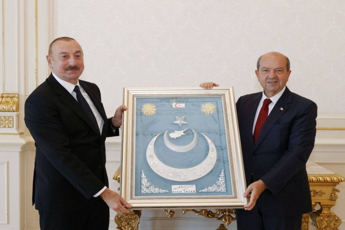 Президент Ильхам Алиев принял Эрсина Татара
