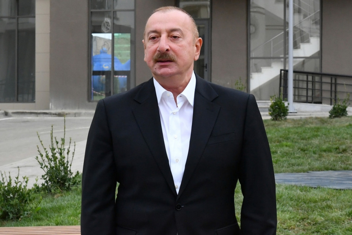 Президент Азербайджана: Каким бы сильным ни было государство, Победу завоевывают солдаты, офицеры