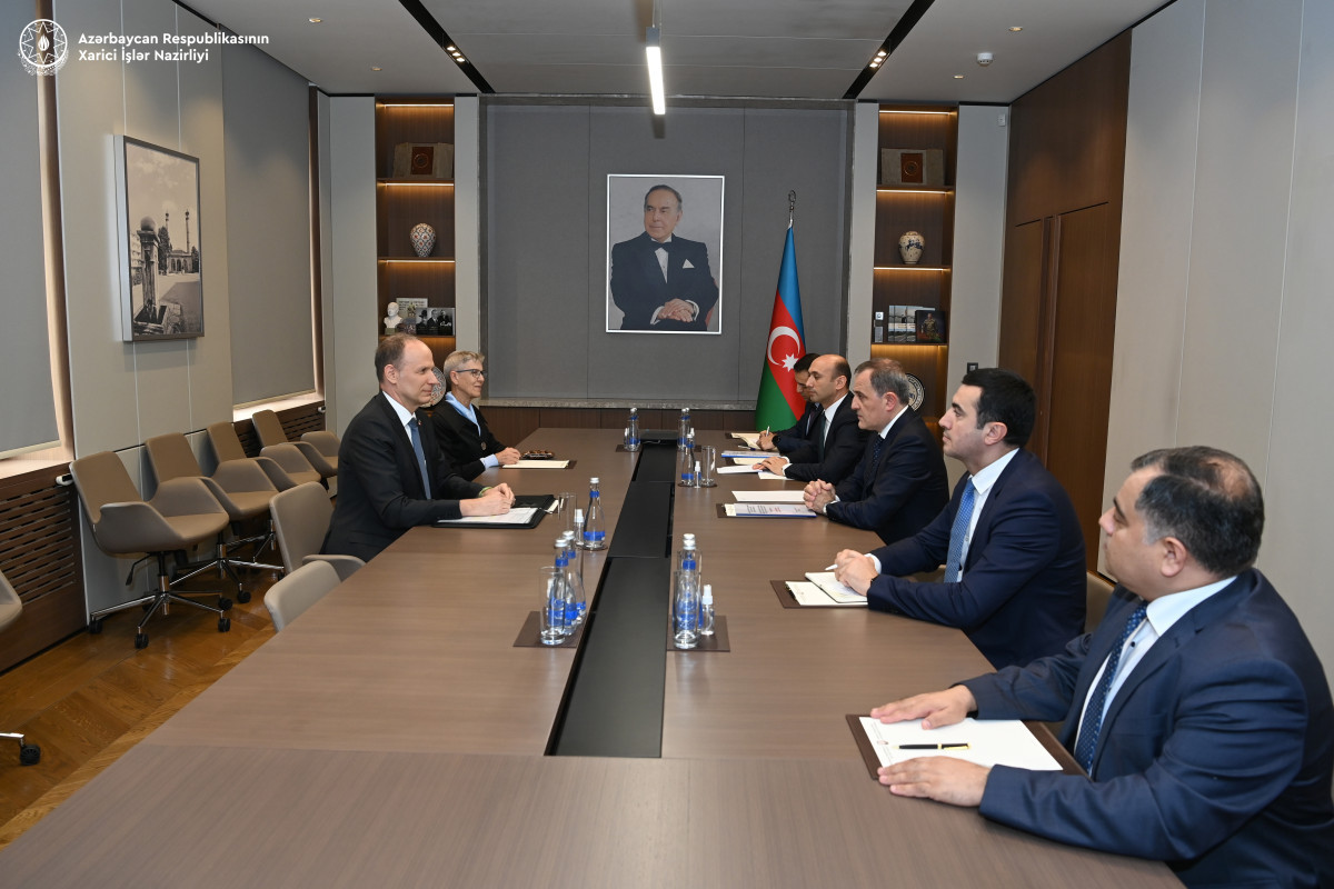 Глава МИД Азербайджана встретился с новым послом Швейцарии