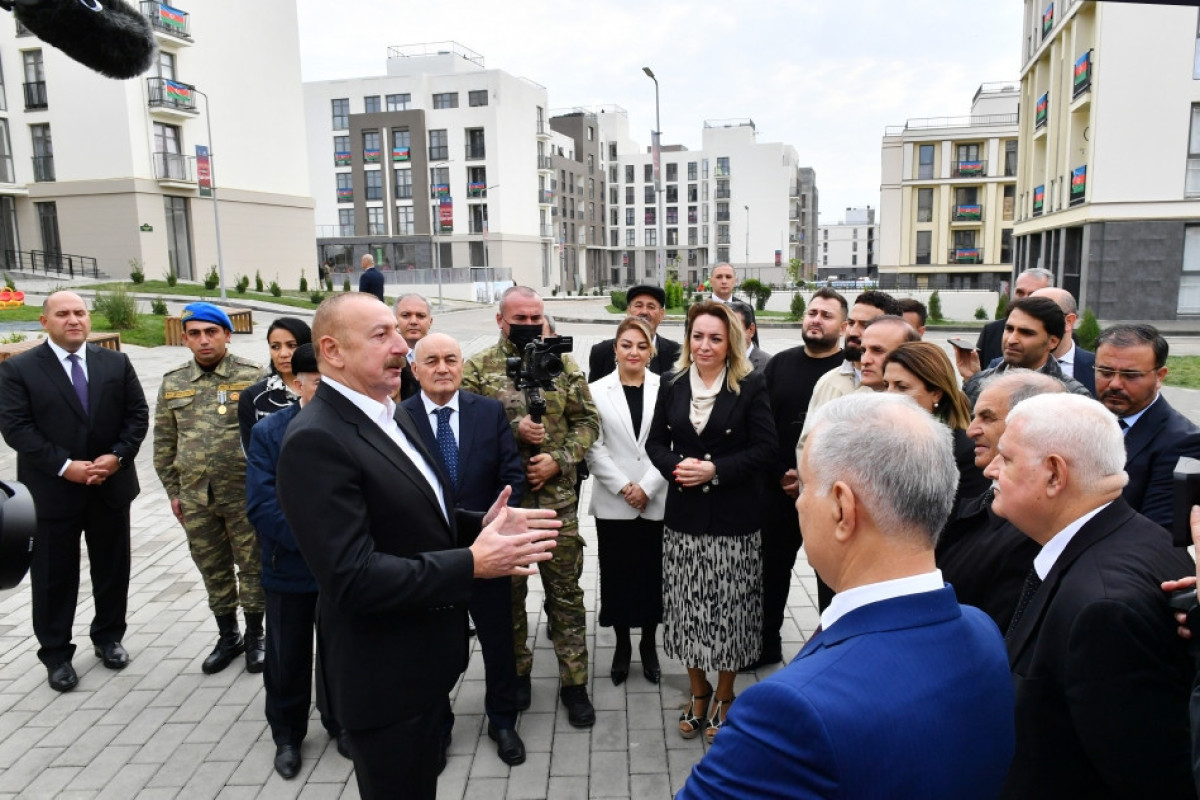Президент Азербайджана встретился с переселившимися в город Физули жителями и представителями общественности района-ФОТО-ОБНОВЛЕНО-1 