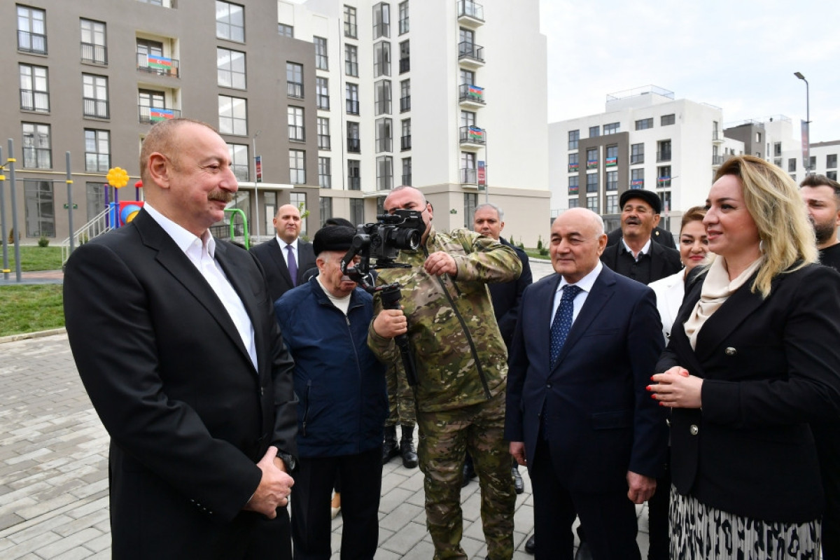 Президент Азербайджана встретился с переселившимися в город Физули жителями и представителями общественности района-ФОТО-ОБНОВЛЕНО-1 