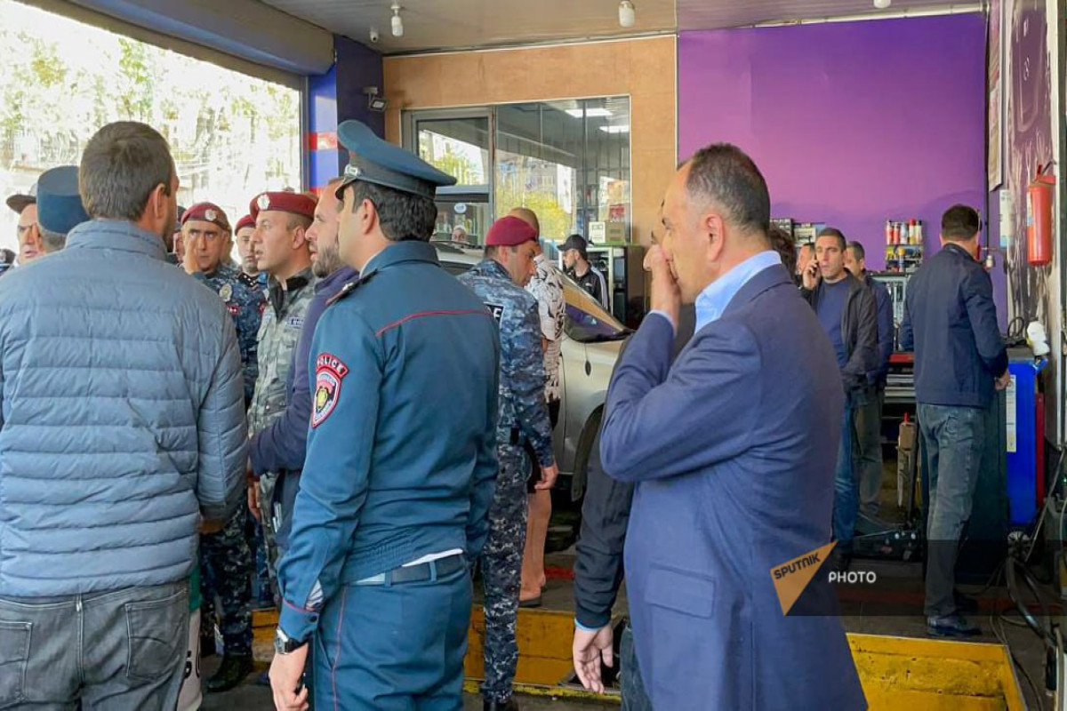 В Ереване протестующие избили брата Самвела Шахраманяна - ВИДЕО