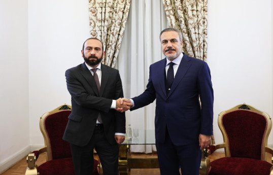 Хакан Фидан встретился с Араратом Мирзояном