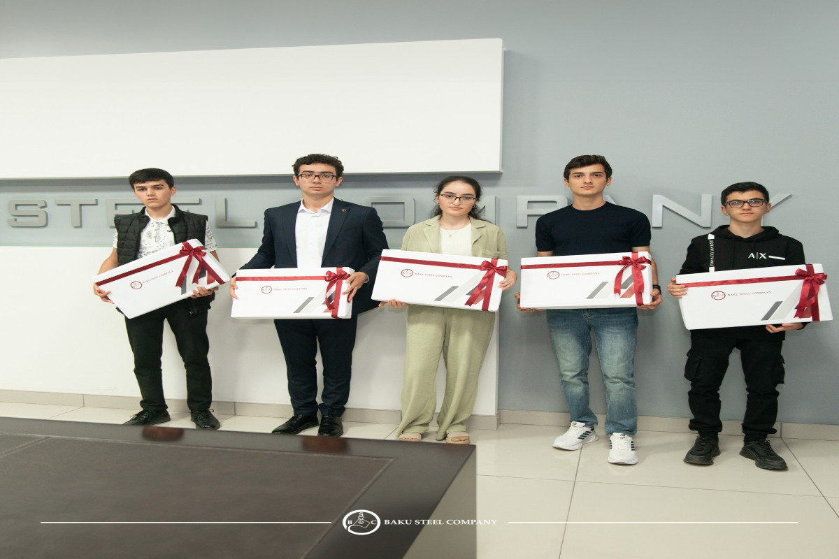 ЗАО «Baku Steel Company» наградило детей сотрудников компании, поступивших в вузы c высокими баллами